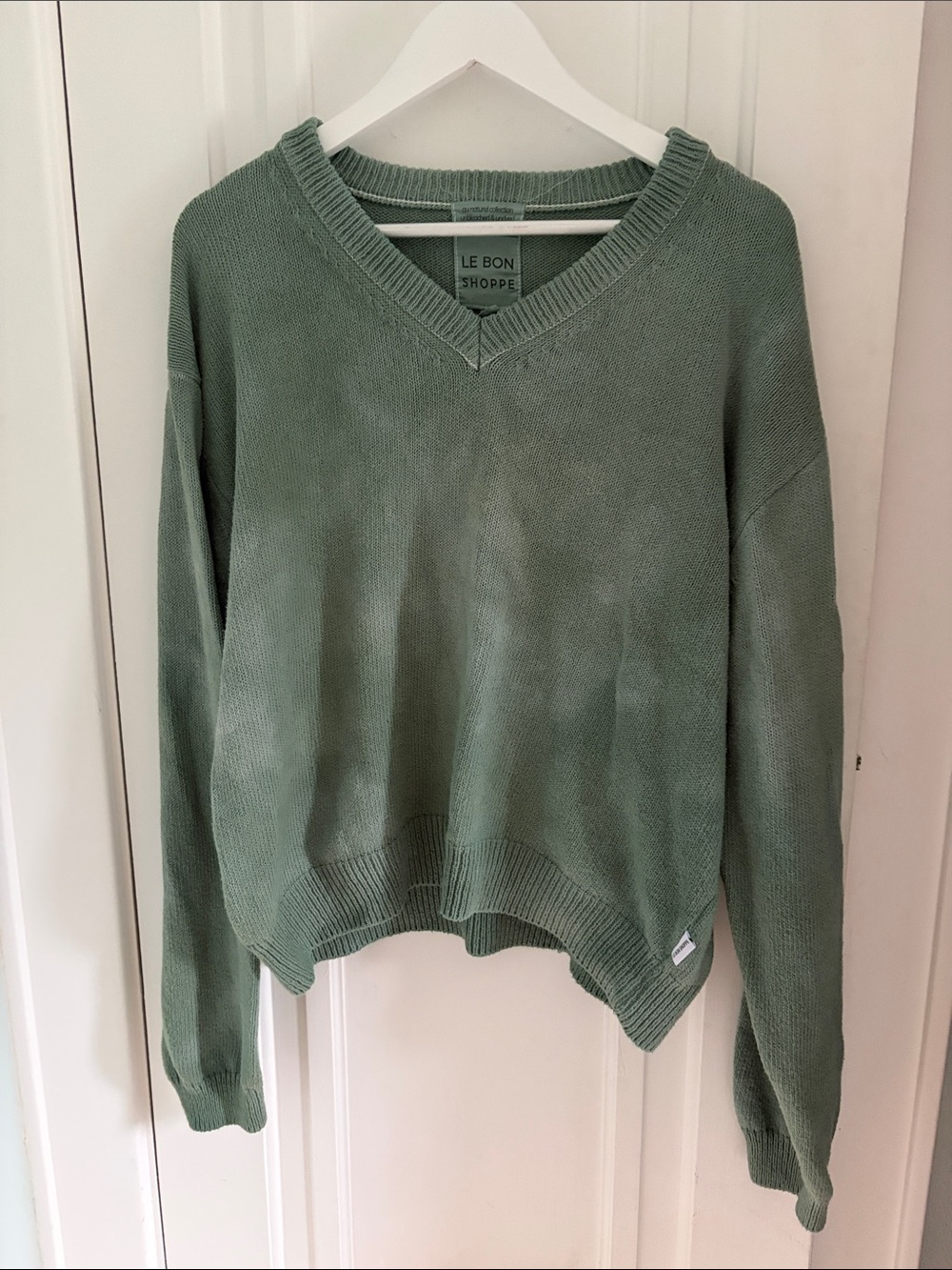 *read!! Le Bon Shoppe • Abby Cotton V-Neck Sweater (Size M/L)